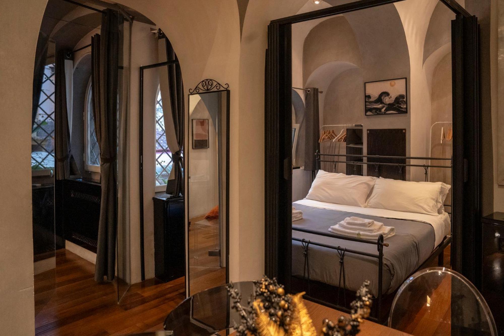 Apartment Domus Ciancaleoni - Colosseum - Rione Monti *