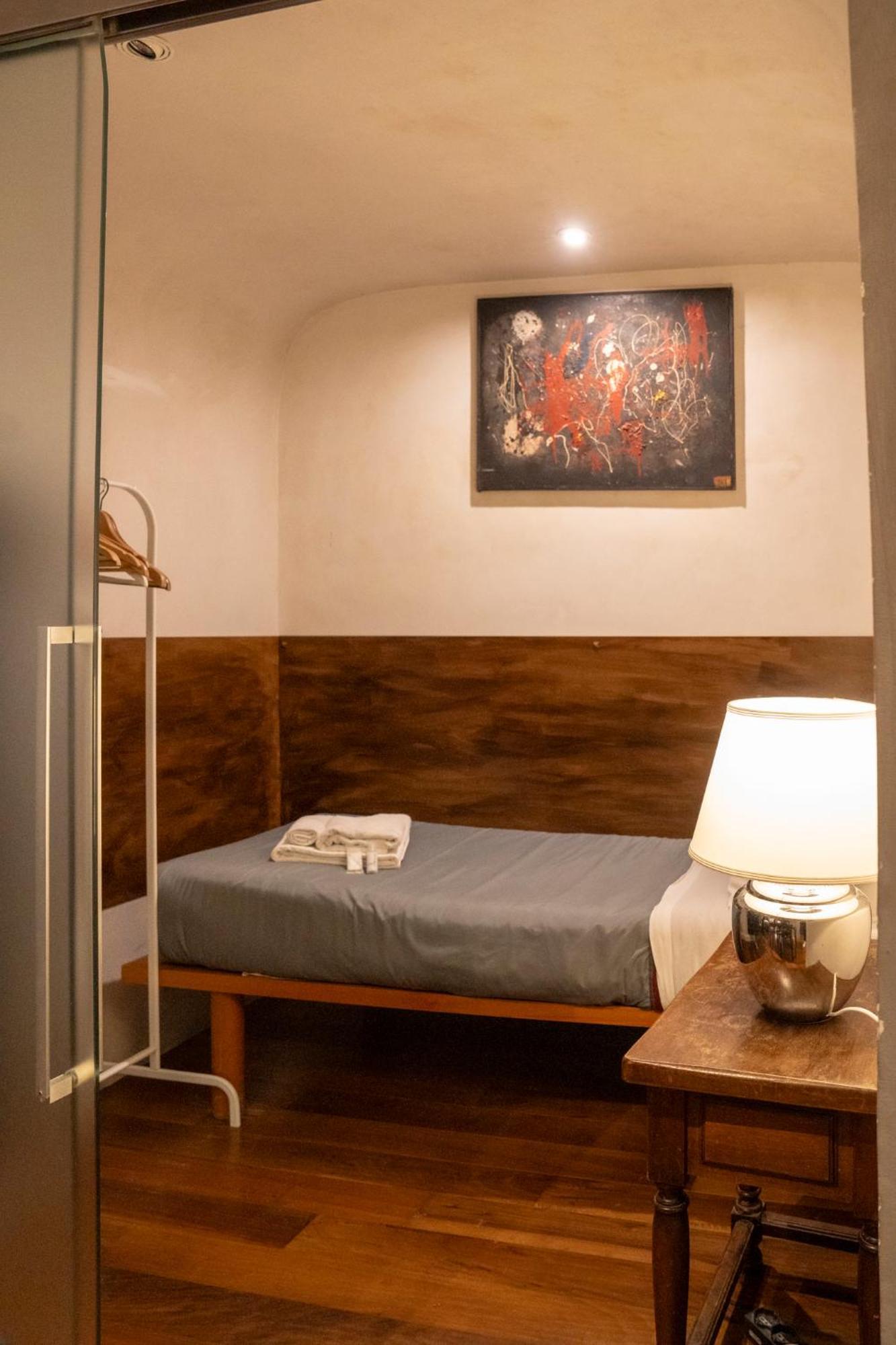 Domus Ciancaleoni - Colosseum - Rione Monti * Rome