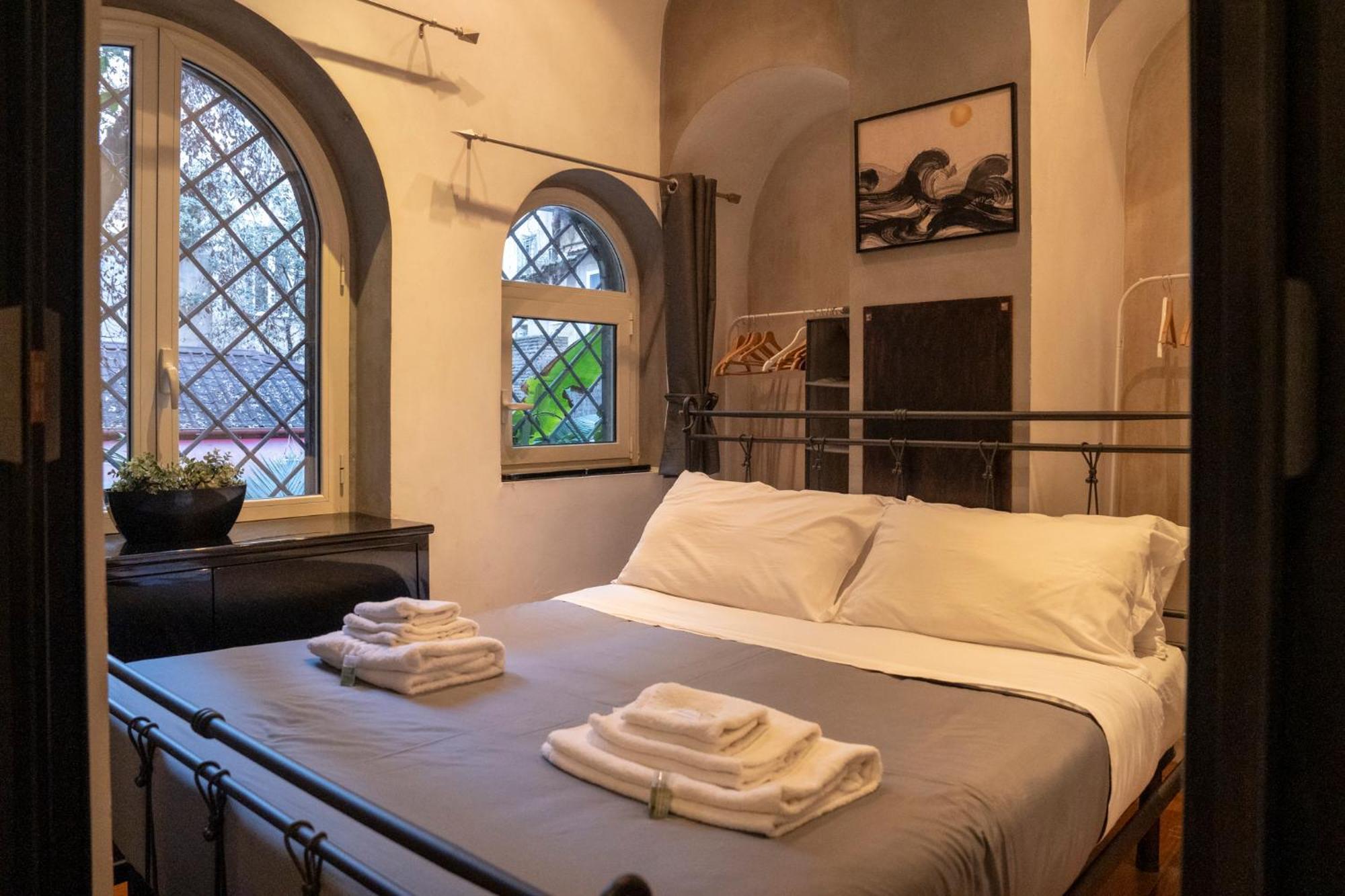 Apartment Domus Ciancaleoni - Colosseum - Rione Monti Rome
