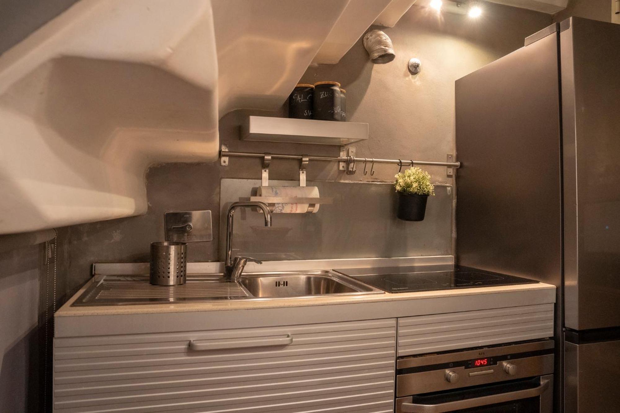 Apartment Domus Ciancaleoni - Colosseum - Rione Monti *