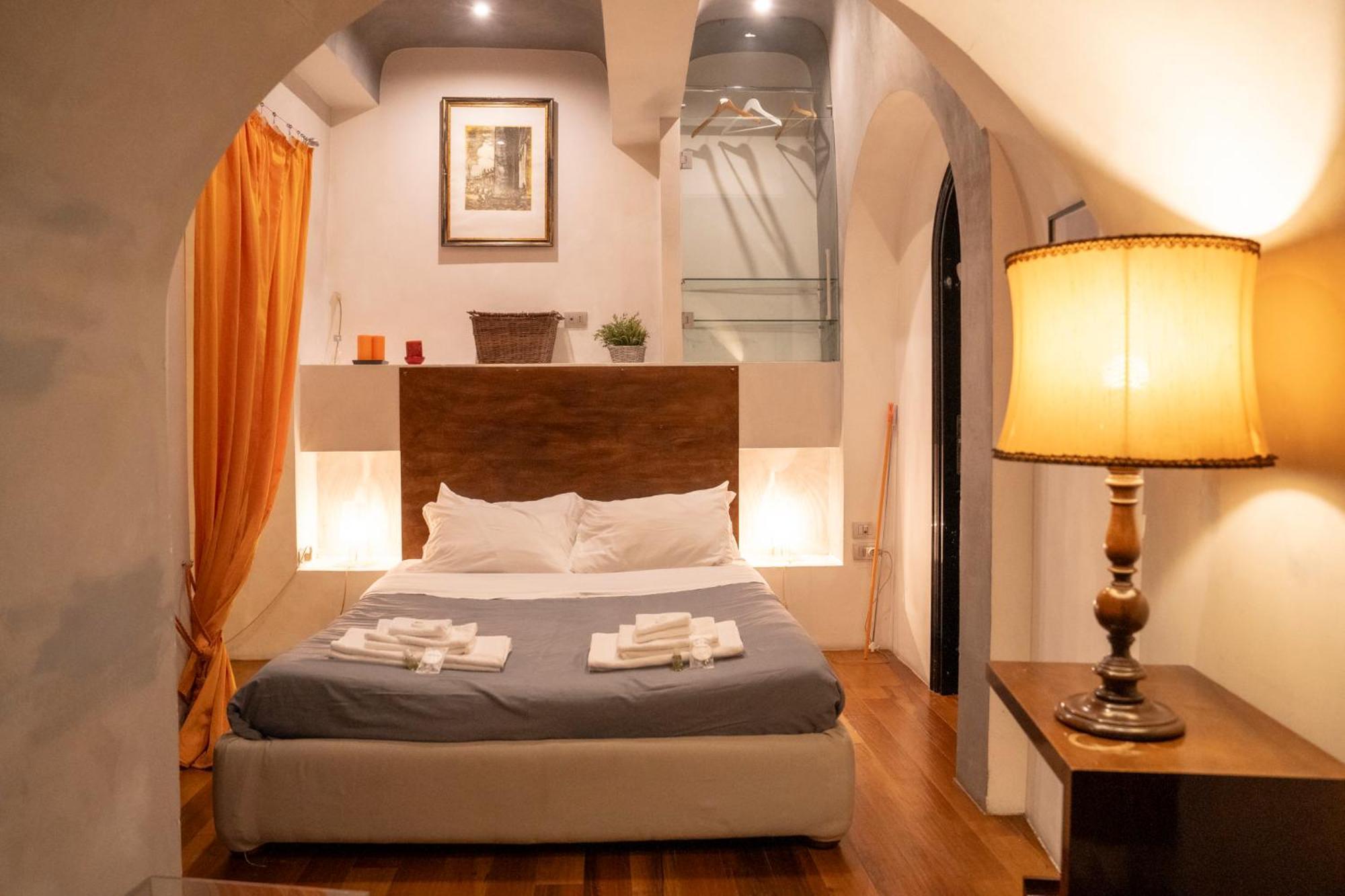 Apartment Domus Ciancaleoni - Colosseum - Rione Monti Rome